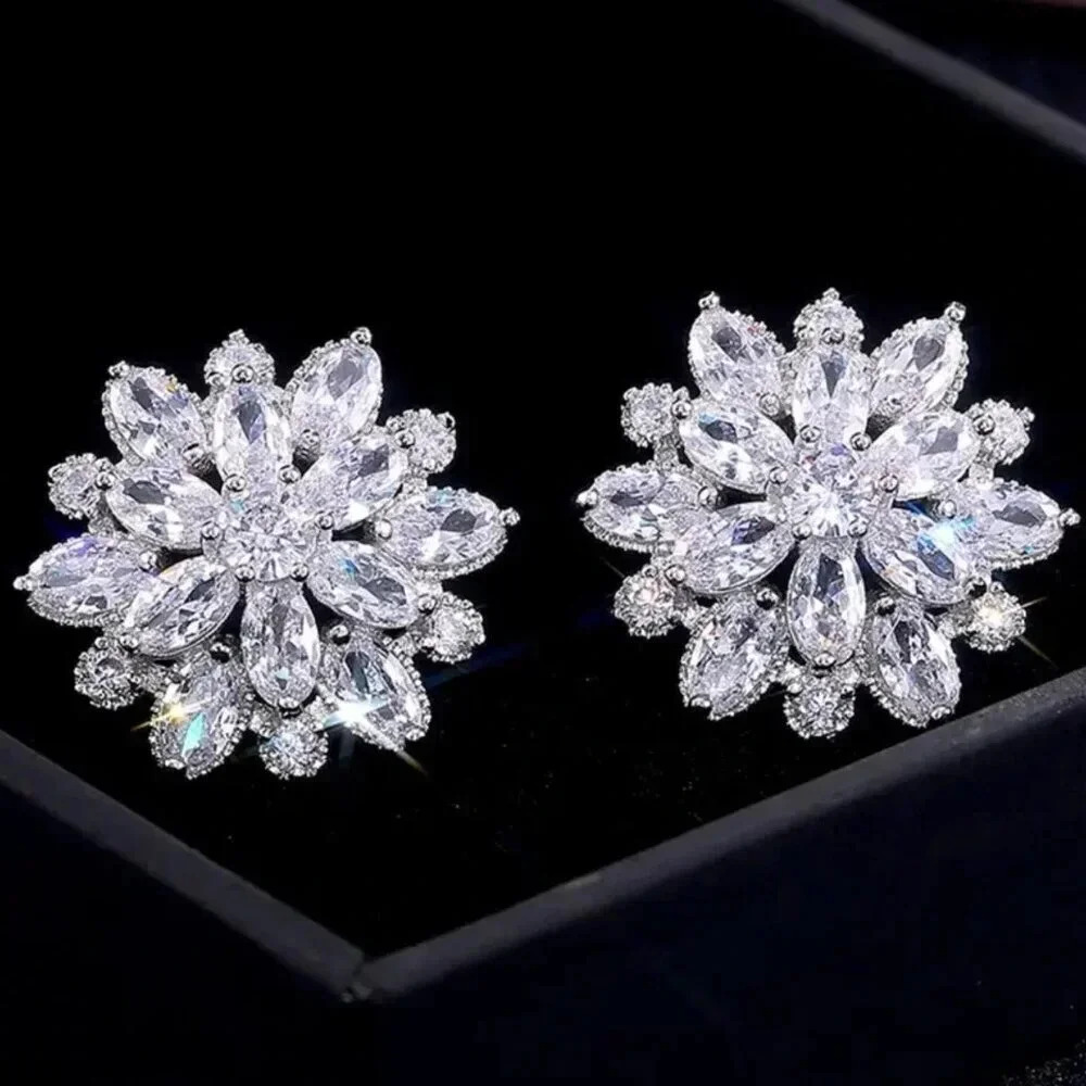 18k White Gold Diamond Marquise Flower Diamond Stud Earrings